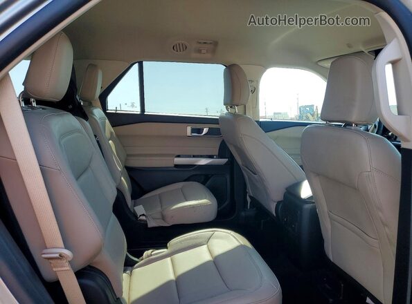 1FMSK7DH7RGA53211 2024 FORD EXPLORER Серебряный Вид задней части салона