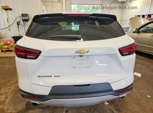 3GNKBHR46SS229695 2025 CHEVROLET BLAZER Белый Вид салона спереди