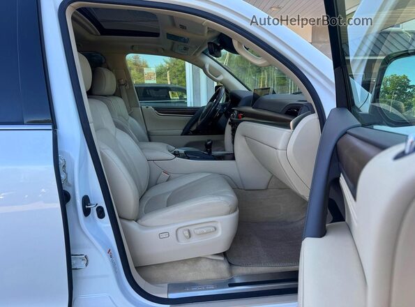JTJHY7AX3G4213685 2016 LEXUS LX White 