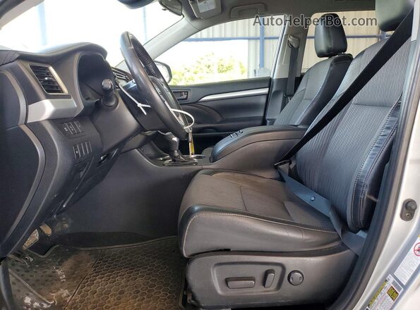 5TDZZRFH1KS347643 2019 TOYOTA HIGHLANDER Silver Dashboard view