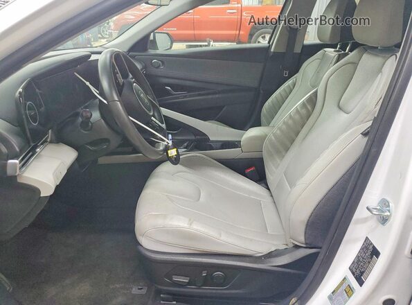 KMHLP4DG1RU834187 2024 HYUNDAI ELANTRA White Вид панелі приладів