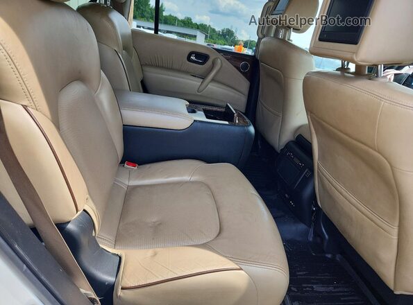 JN8AY2NF6H9304497 2017 NISSAN ARMADA White Widok komory silnika