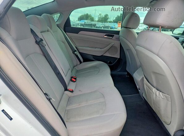 5NPE34AF7JH629265 2018 HYUNDAI SONATA White Rear interior view