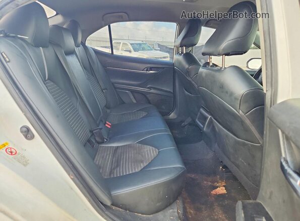 4T1B11HK7KU774304 2019 TOYOTA CAMRY White Widok wnętrza z tyłu