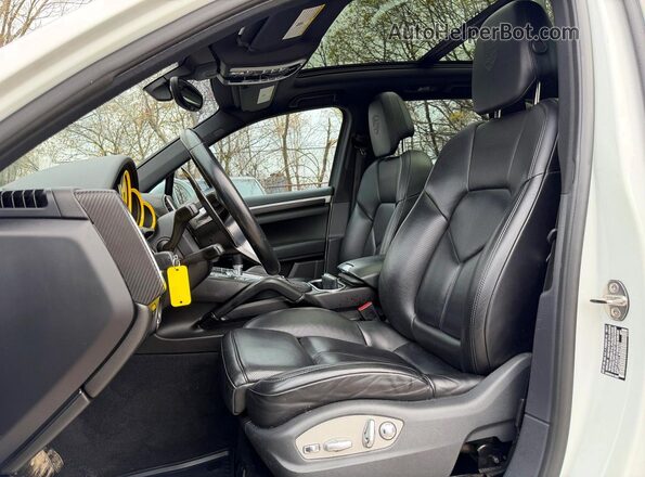 WP1AA2A21JKA02261 2018 PORSCHE CAYENNE White Вид ззаду