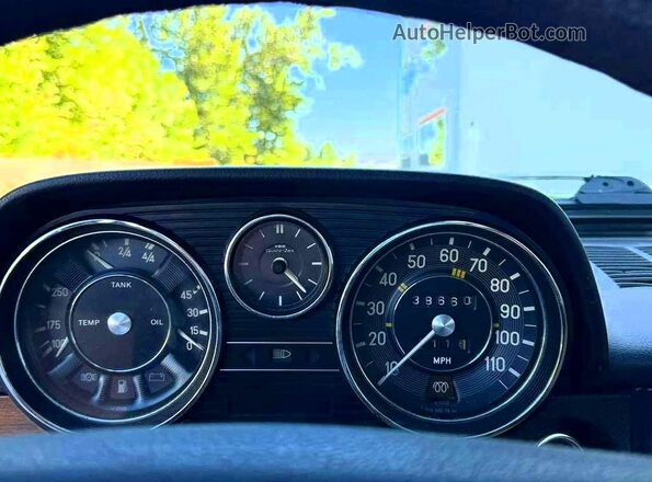 11511412003948 1975 MERCEDES-BENZ 300 White ხელსაწყოთა პანელის ხედი