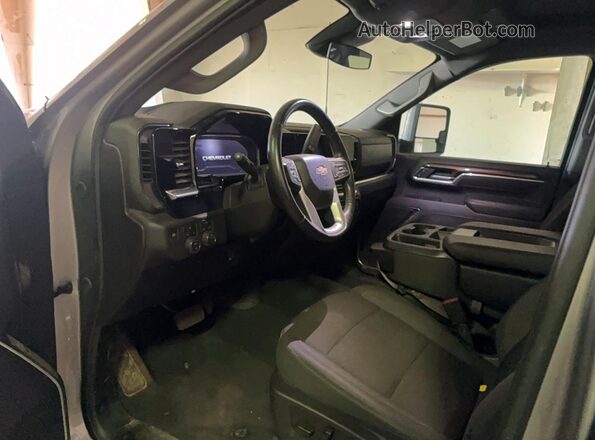 2GC1KNEY7S1225095 2025 CHEVROLET SILVERADO Silver Rear seats view