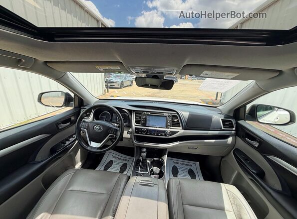 5TDJZRFH5JS908423 2018 TOYOTA HIGHLANDER White Rear seats view