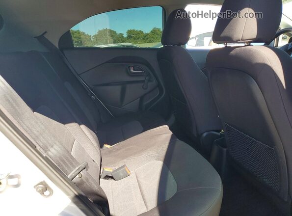 KNADM5A32G6621580 2016 KIA RIO Silver Widok wnętrza z tyłu