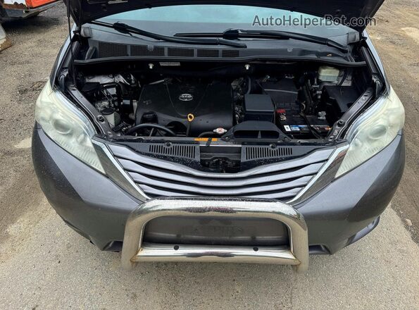 5TDDZ3DC2HS167093 2017 TOYOTA SIENNA Gray Vista del salpicadero