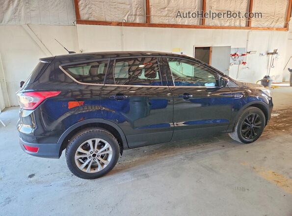 1FMCU0GD3HUC74383 2017 FORD ESCAPE Черный Передняя правая четверть