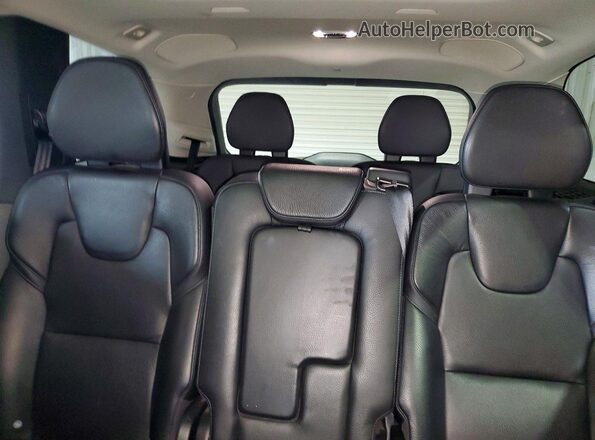 YV4102PK7J1351052 2018 VOLVO XC90 Серебряный Вид задней части салона