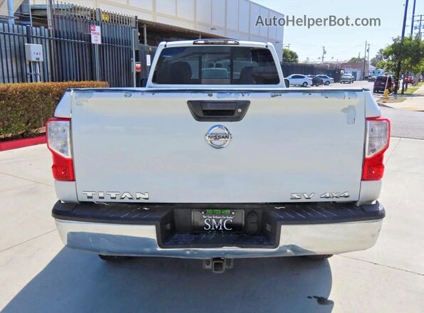 1N6AA1R87HN548279 2017 NISSAN TITAN White Սալոնի դիմացի տեսք