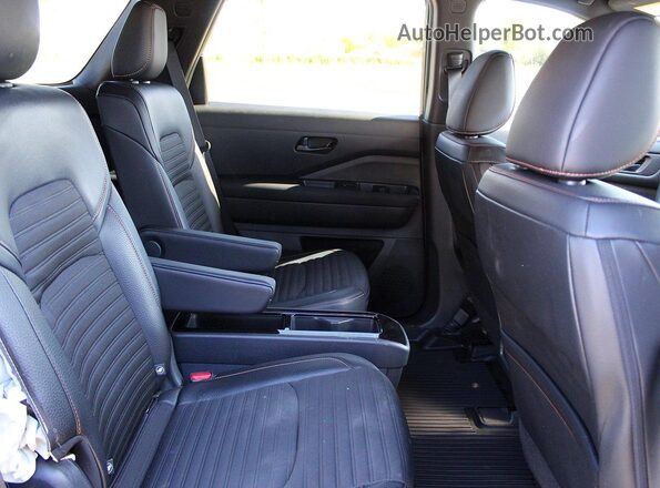 5N1DR3BD7RC259150 2024 NISSAN PATHFINDER Green Widok wnętrza z przodu