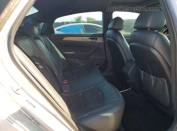 5NPE34AF5JH684684 2018 HYUNDAI SONATA Серебряный Вид задней части салона