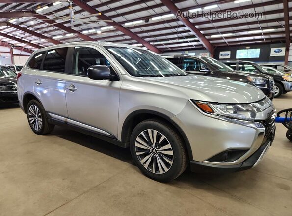 JA4AZ3A31LZ026668 2020 MITSUBISHI OUTLANDER Silver Front view