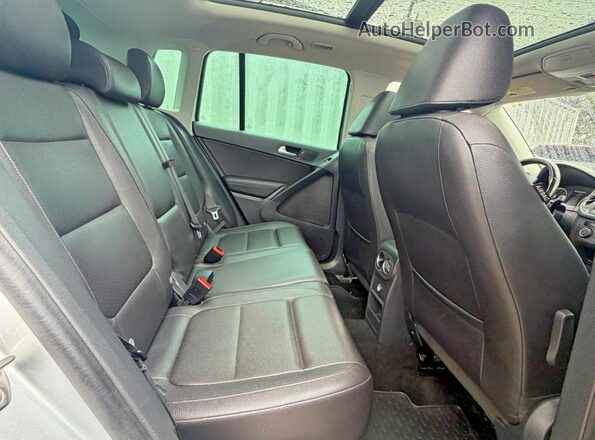 WVGRV7AX3HW506147 2017 VOLKSWAGEN TIGUAN Silver 