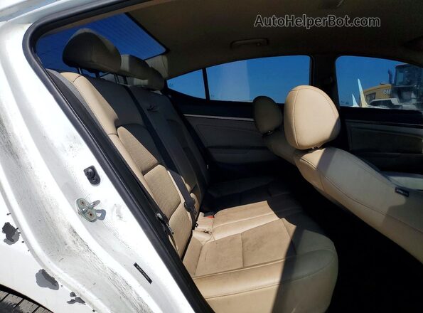 5NPD84LF3HH070415 2017 HYUNDAI ELANTRA White 