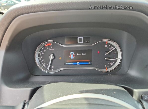 5FNYF5H58JB011426 2018 HONDA PILOT Maroon Vista de los asientos traseros