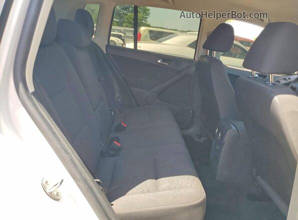 WVGBV7AX2JK001148 2018 VOLKSWAGEN TIGUAN White 