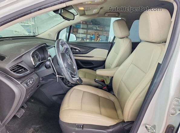 KL4CJCSB2JB558006 2018 BUICK ENCORE Белый Вид панели приборов
