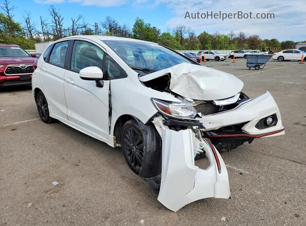 3HGGK5H67JM701214 2018 HONDA FIT White Widok z przodu