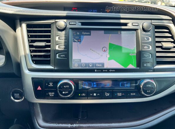 5TDKZRFH8KS566312 2019 TOYOTA HIGHLANDER Silver 