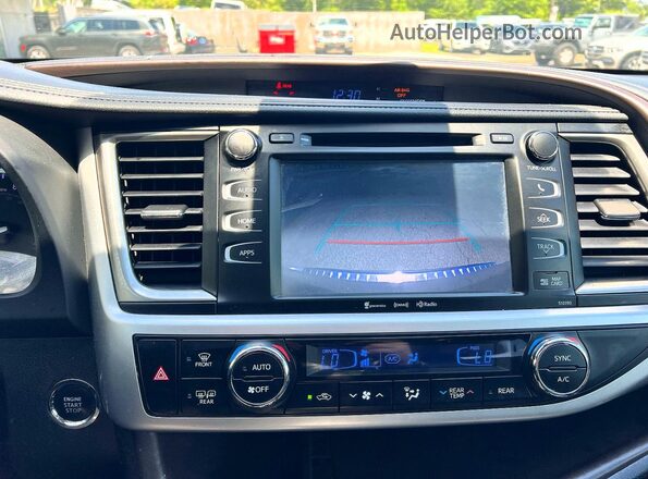 5TDKZRFH8KS566312 2019 TOYOTA HIGHLANDER Silver 