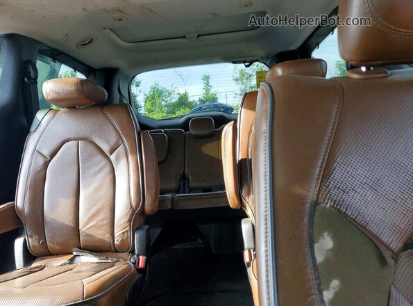 2C4RC1GG6JR106791 2018 CHRYSLER PACIFICA Серый Вид задней части салона