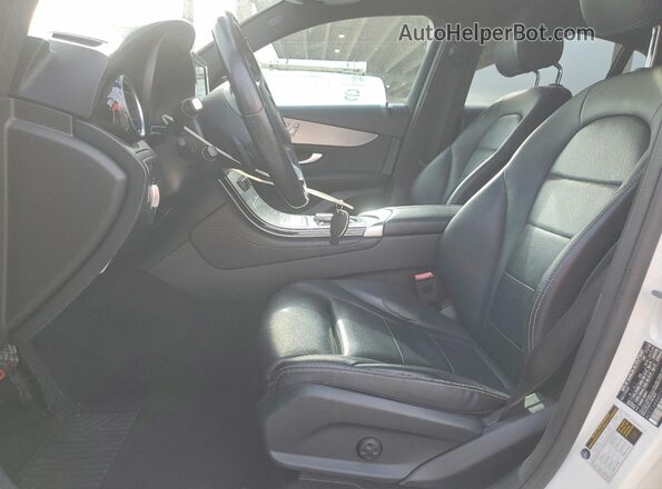 WDC0J4KB4KF574713 2019 MERCEDES-BENZ GLC-CLASS Белый Вид панели приборов