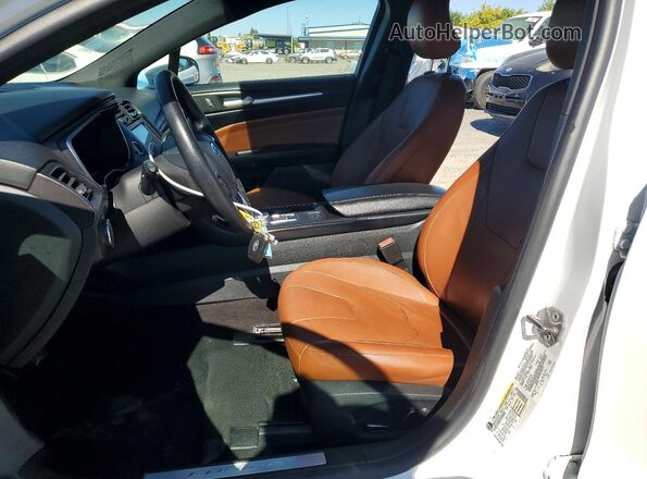 3FA6P0SU7KR238619 2019 FORD FUSION Белый Вид панели приборов