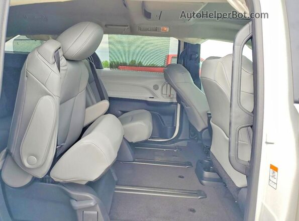 5TDYSKFC2TS251775 2026 TOYOTA SIENNA White 