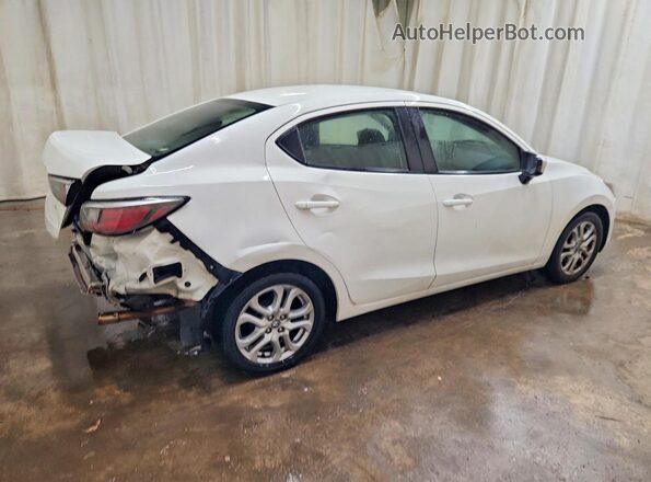 3MYDLBYVXJY311299 2018 TOYOTA YARIS White Tył prawy