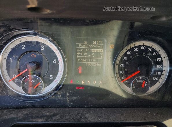 3C6UR5CL7JG347324 2018 RAM 2500 White Vista de los asientos traseros