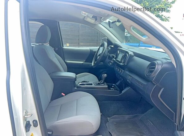 5TFRX5GN2HX098369 2017 TOYOTA TACOMA White Вид ззаду