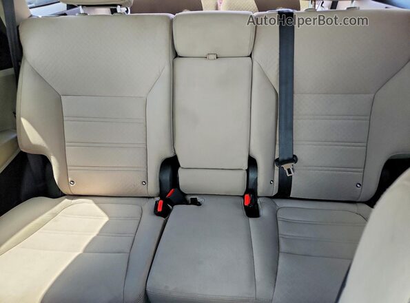 5XYPG4A59GG054946 2016 KIA SORENTO White Rear interior view