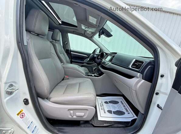 5TDJZRFH5JS908423 2018 TOYOTA HIGHLANDER White Rear view