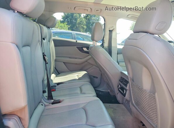 WA1LAAF7XKD001053 2019 AUDI Q7 Silver Engine compartment view
