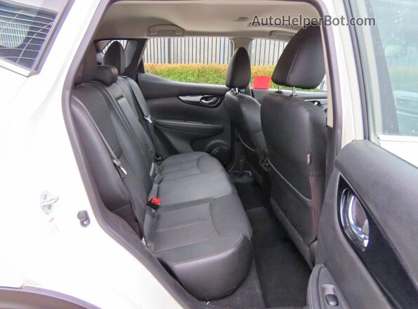JN1BJ1CR2HW100263 2017 NISSAN ROGUE White Vista interior delantera