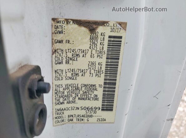 1N6AA1C32JN506699 2018 NISSAN TITAN White VIN კოდის სტიკერის ხედი