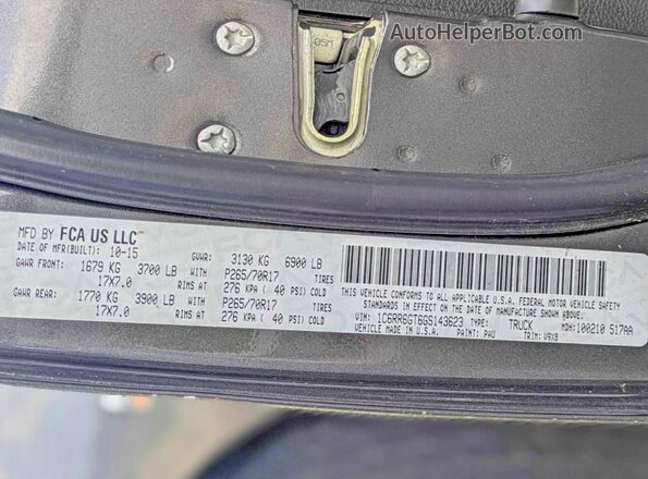 1C6RR6GT6GS143623 2016 RAM 1500 Gray Vista interior trasera