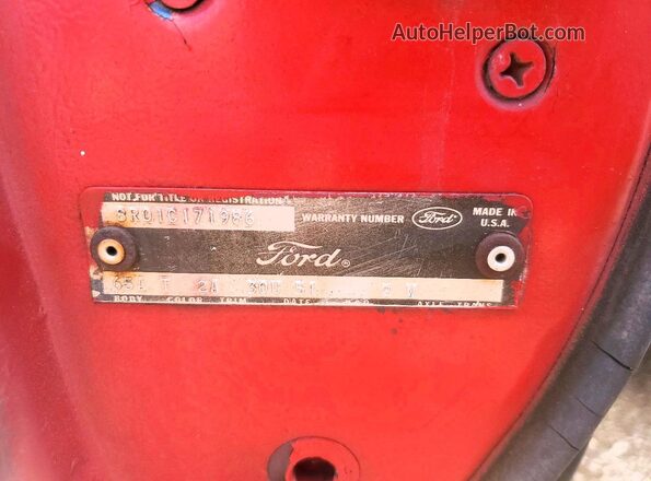 8R01C171986 1968 FORD MUSTANG Red Vista del compartimento del motor