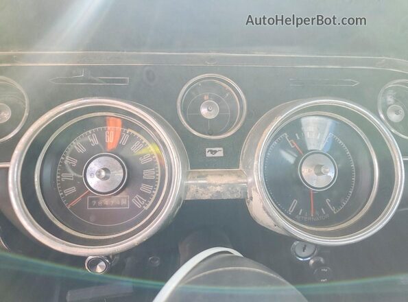 8R01C171986 1968 FORD MUSTANG Red Vista del cuadro de instrumentos