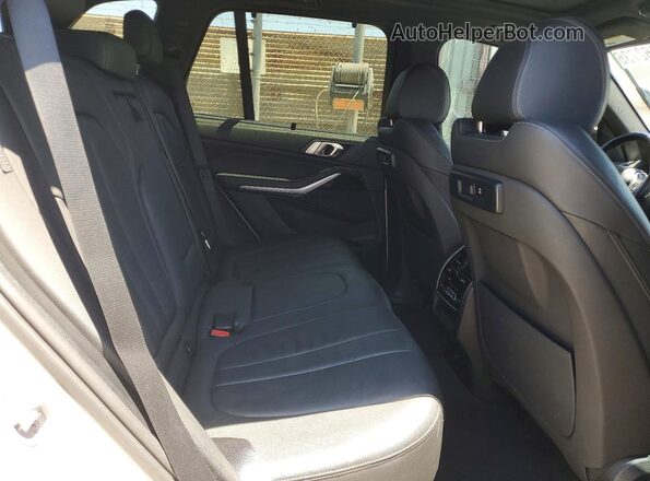 5UXCR6C54KLL38627 2019 BMW X5 White Շարժիչի բաժամունքի տեսք