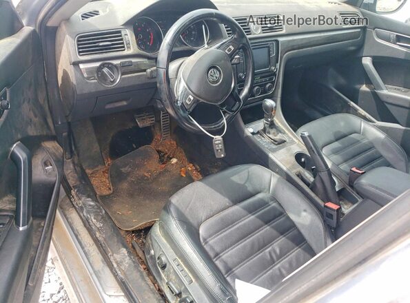 1VWCT7A37HC002972 2017 VOLKSWAGEN PASSAT Серебряный 