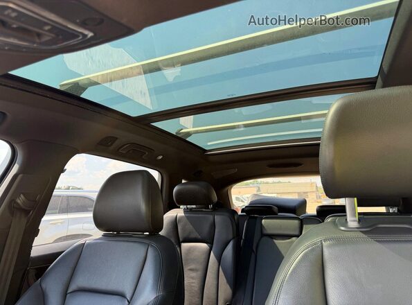 WA1LAAF74JD004268 2018 AUDI Q7 Silver Engine compartment view