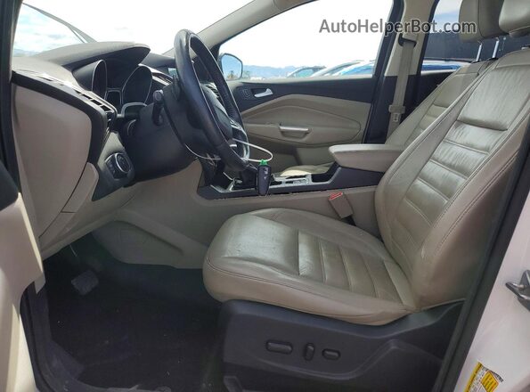 1FMCU9J97HUE04173 2017 FORD ESCAPE Белый Вид панели приборов