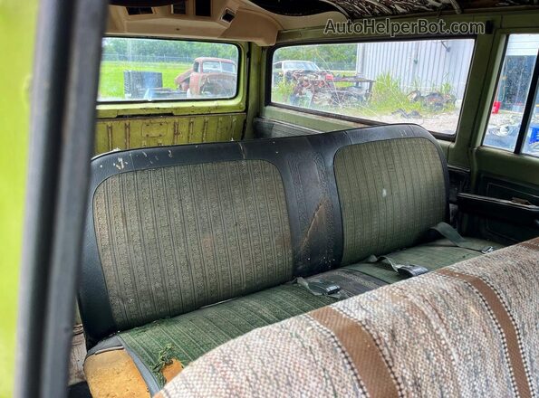 CCE262F161542 1972 CHEVROLET SUBURBAN Green Вид салону спереду