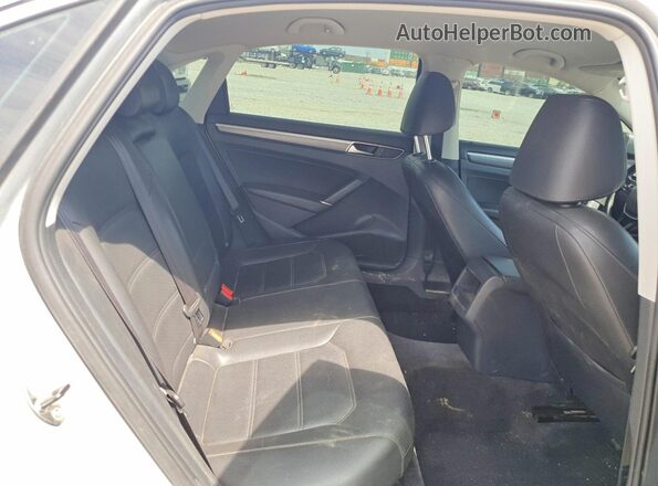 1VWDT7A35HC017927 2017 VOLKSWAGEN PASSAT Silver Սալոնի հետևի տեսք