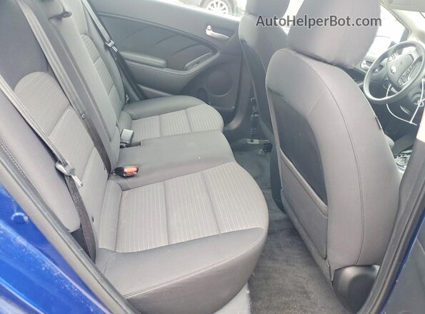 3KPFL4A77HE126556 2017 KIA FORTE Blue Вид задньої частини салону